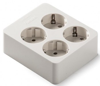 BASE FAMATEL 4 TOMAS CTTL CUADRADA SIN CABLE  2504